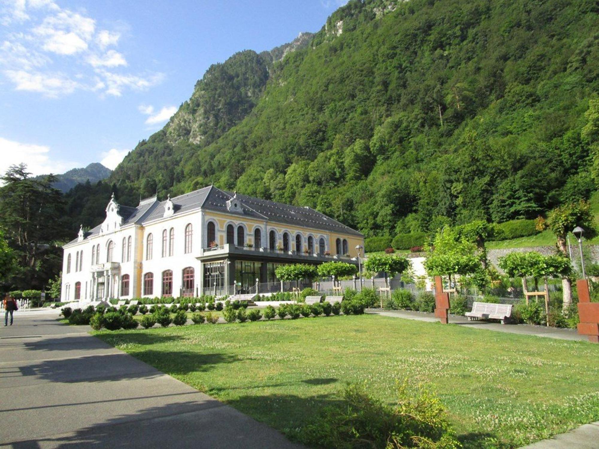 Maison Cauterets, 9 pièces, 15 personnes - FR-1-234-244 Esterno foto